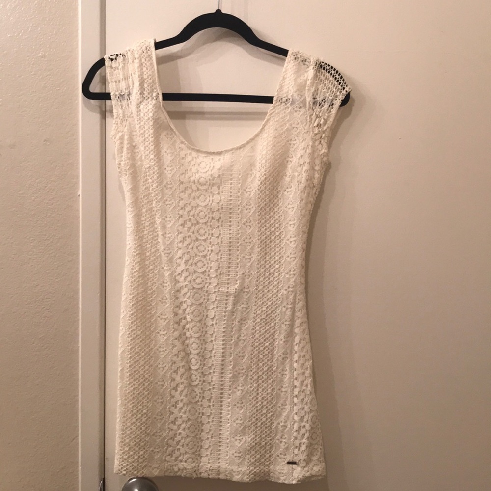 Short lace dress